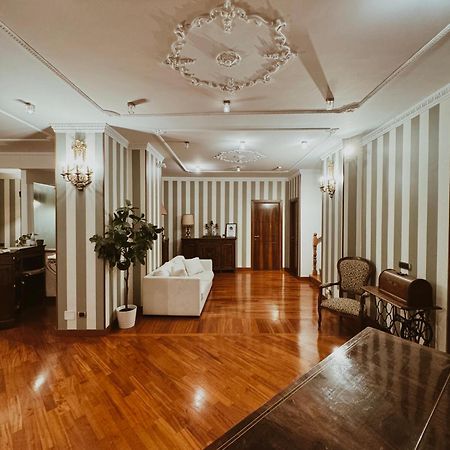Residenza Tritone Luxury Guest House Trevi Fountain Rome Exterior photo