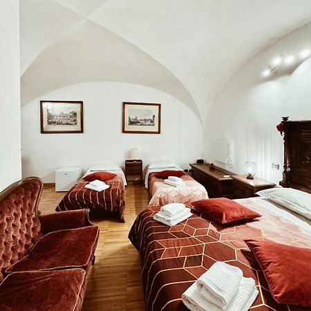 Residenza Tritone Luxury Guest House Trevi Fountain Rome Exterior photo