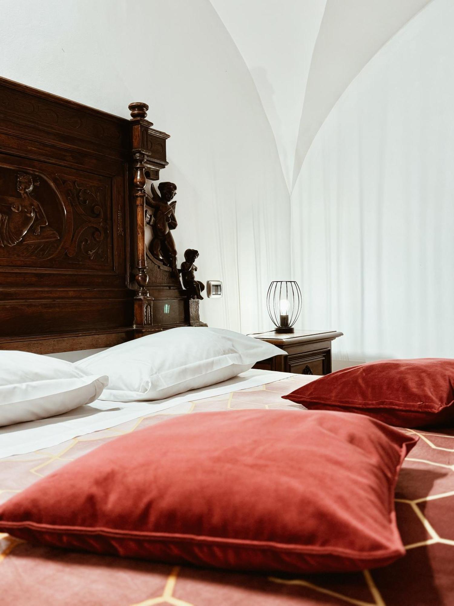 Residenza Tritone Luxury Guest House Trevi Fountain Rome Exterior photo