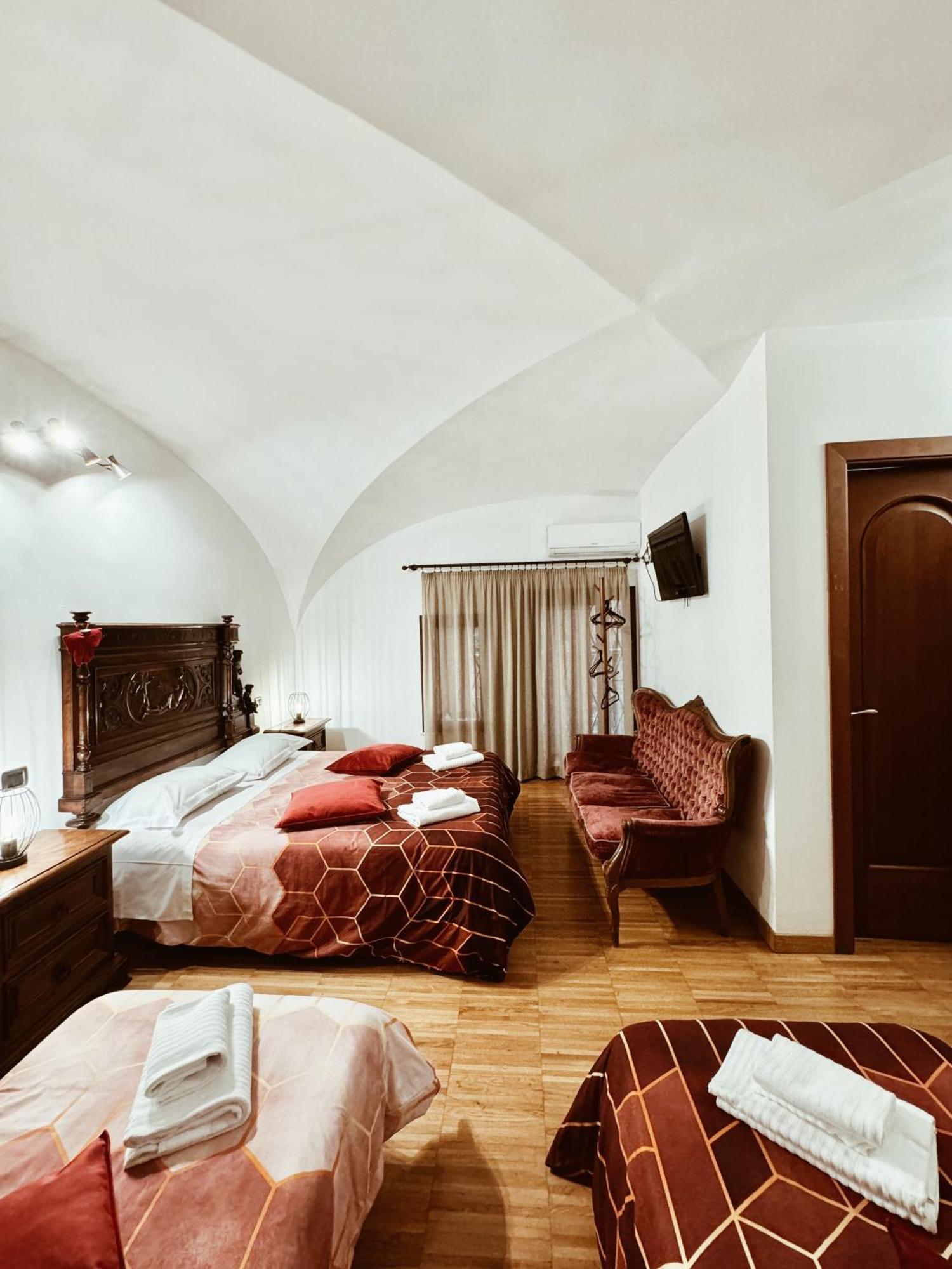 Residenza Tritone Luxury Guest House Trevi Fountain Rome Exterior photo